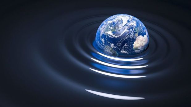 Las ondas gravitacionales se detectaron en el 2015. Habían sido predichas por Albert Einstein. Son una consecuencia de la Teoría de la Relatividad General.
