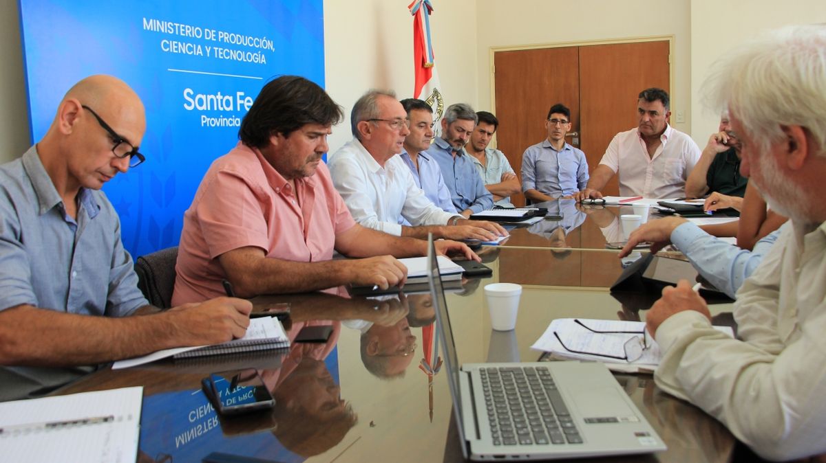 El encuentro de la Comisión Provincial de Emergencia Agropecuaria fue encabezado por el ministro Costamagna.