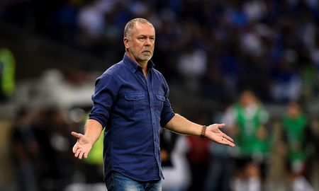 Mano Menezes, entrenador del Bahía, dio positivo de coronavirus y se perderá el duelo ante Unión por la Copa Sudamericana. Mano Menezes, entrenador del Bahía, dio positivo de coronavirus y se perderá el duelo ante Unión por la Copa Sudamericana.
