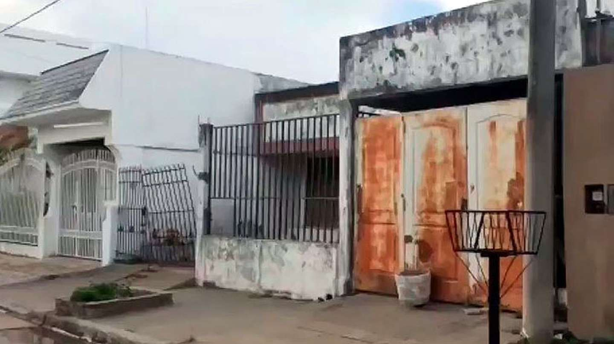 "Alguien viene a la noche prende la luz y luego la apaga", asegur&oacute; una vecina del barrio 300 Viviendas, en Corrientes.