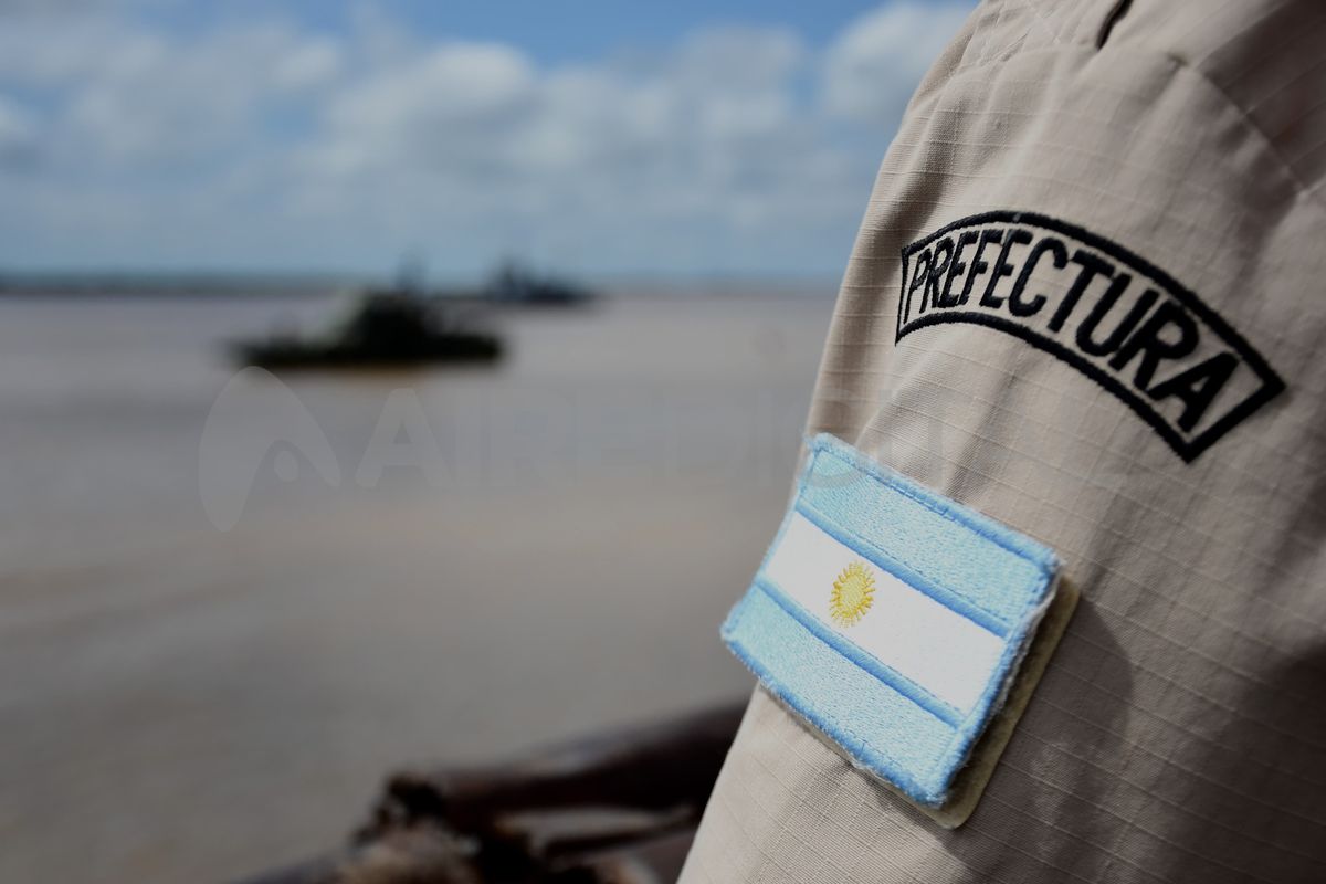Este martes llegaron a Rosario helicópteros, lanchas y móviles del Ejército para el combate contra el narcotráfico.Petri y Pullaro en Rosario