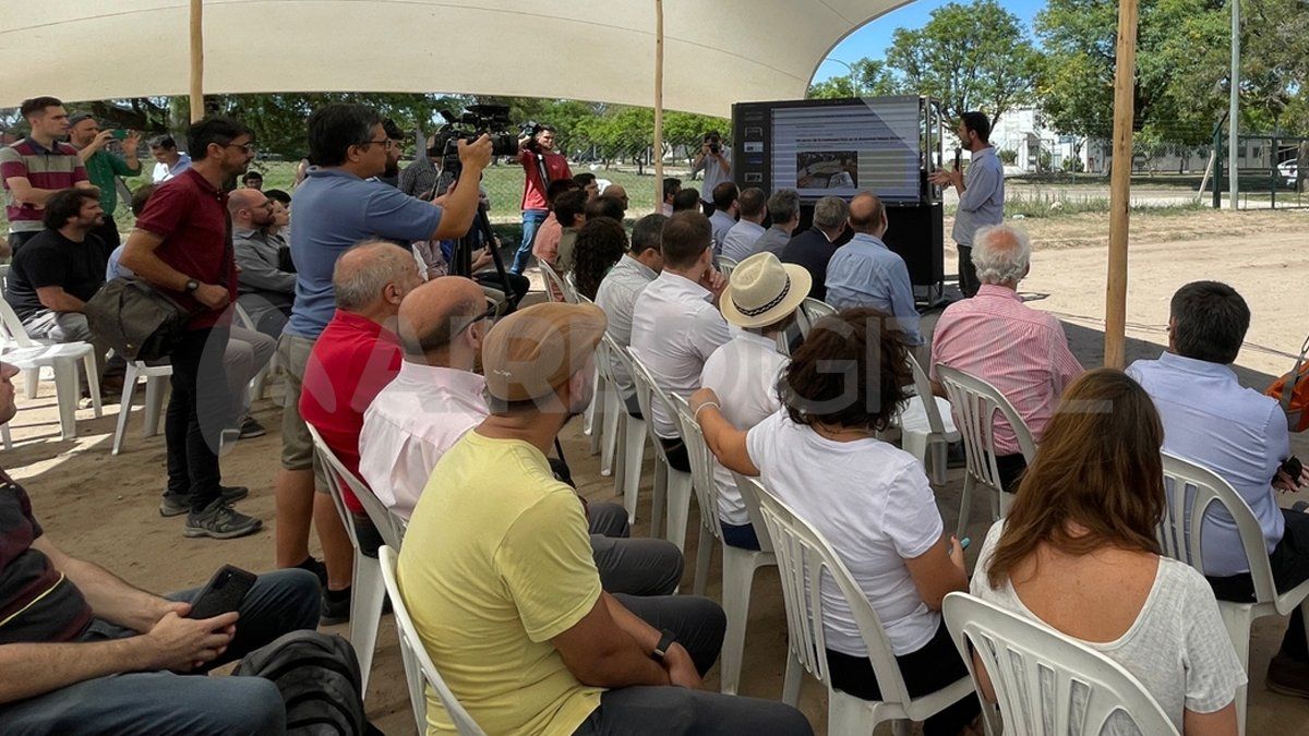 Además de la apertura de sobre se explicaron los detalles de la obra sobre la Costanera Néstor Kirchner de la ciudad de Santa Fe.