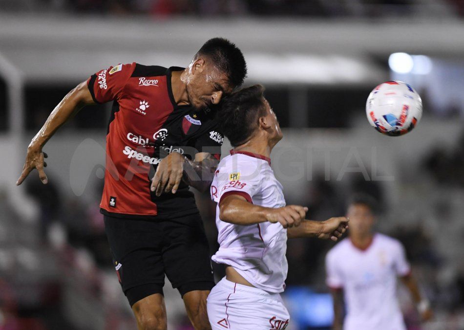 El Club Atlético Colón empató con Huracán en un encuentro marcado por el uso del VAR