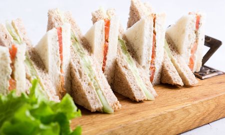 La receta de pan de miga casero que sale suave, esponjoso y sin corteza.