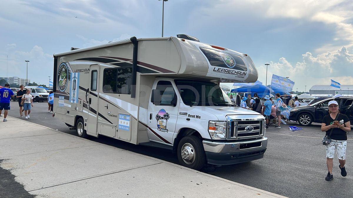 Argentinos viajaron en Motorhome para vivir la Copa América. Argentinos viajaron en Motorhome para vivir la Copa América.