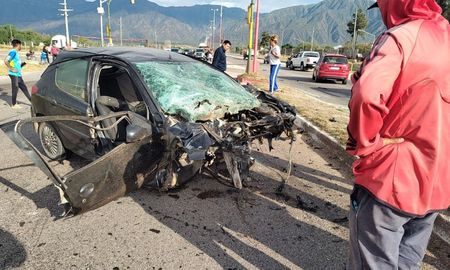 Así quedó uno de los vehículos involucrados en el fatal accidente. Así quedó uno de los vehículos involucrados en el fatal accidente.