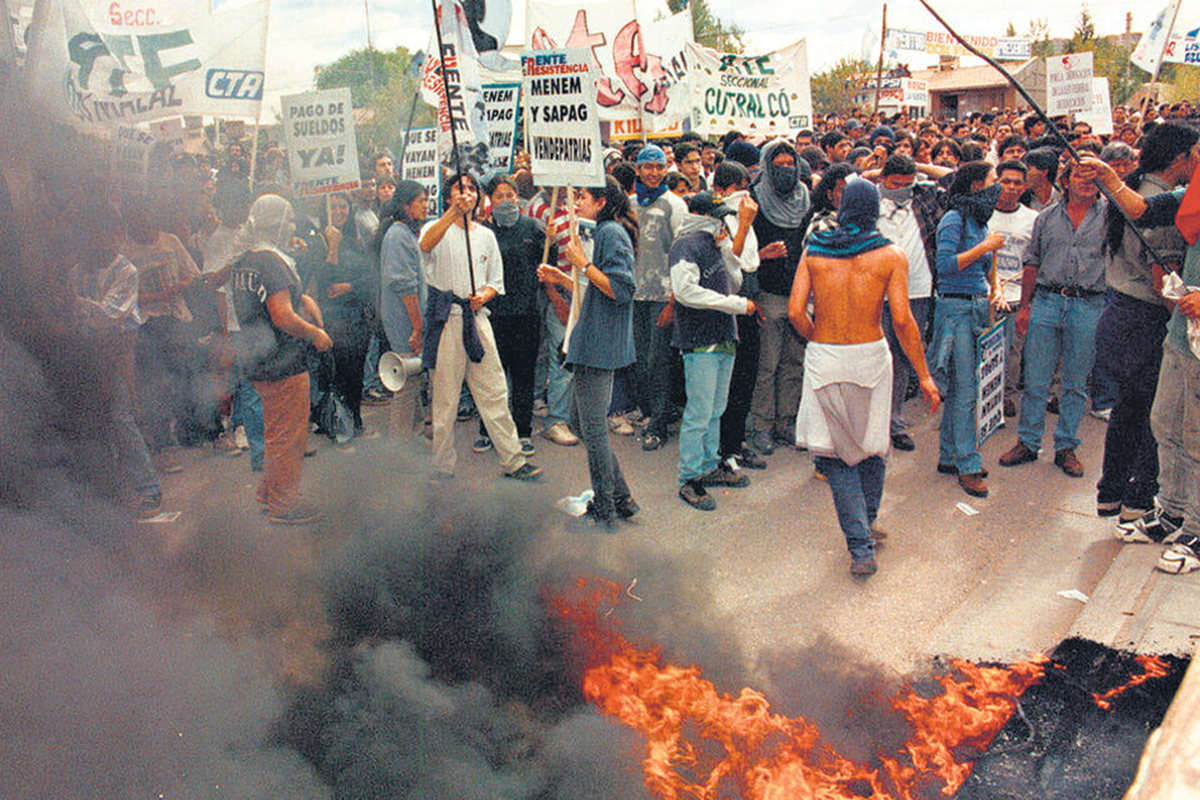 Entre 1991 y 1999 la desocupación pasó del 6,9% al 14,5% y la subocupación del 8,6% al 13,7%. Hubo protestas. Entre 1991 y 1999 la desocupación pasó del 6,9% al 14,5% y la subocupación del 8,6% al 13,7%. Hubo protestas.