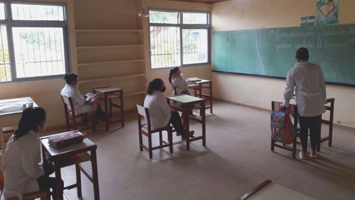 Santa Fe está en diálogo con Nación para permitir el regreso a las aulas en secundarias rurales de los departamentos Rosario y San Lorenzo.&nbsp;