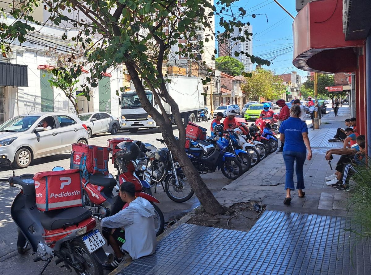 El conflicto surgió en la primera mitad del año debido a la gran cantidad de cadetes, trabajadores de la plataforma de reparto Pedidos Ya, que se acumulaban con sus vehículos frente al depósito ubicado en 25 de mayo al 3300.