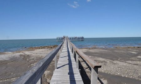 El muelle de 240 metros se convirtió en uno de los mejores lugares para disfrutar las vistas de la costa. El muelle de 240 metros se convirtió en uno de los mejores lugares para disfrutar las vistas de la costa.
