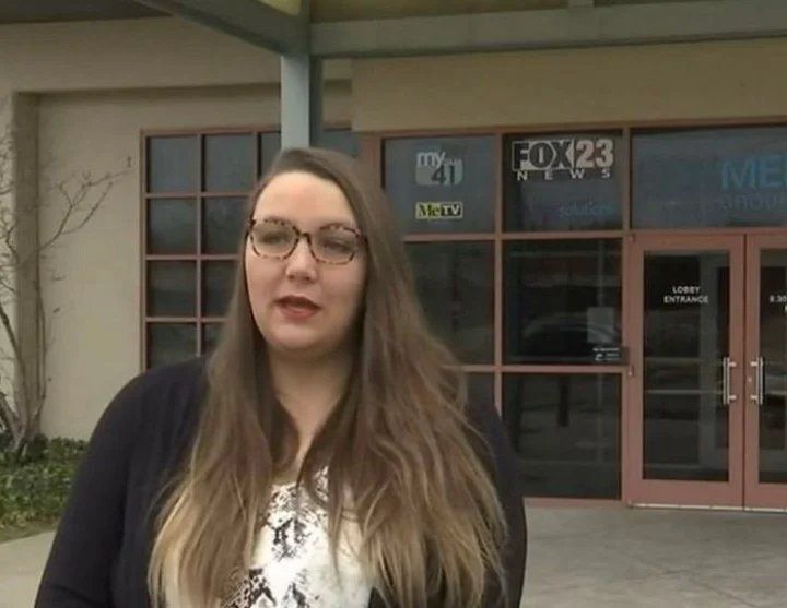 La mamá de Chloe expresó: "Me rompieron el corazón, me traicionaron, me enojaron y me lastimaron. Mi hija me preguntó: '¿Por qué nos hacen esto, mami?"'.