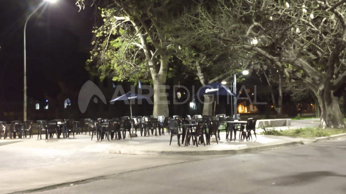 Desde Aehg mostraron preocupación dado que las restricciones se realizan en una época del año, donde el clima comienza a acercarse a las temperaturas invernales, por lo que los espacios al aire libre que permitieron mejorar la capacidad de los comercios durante el verano, comienza a disminuir.