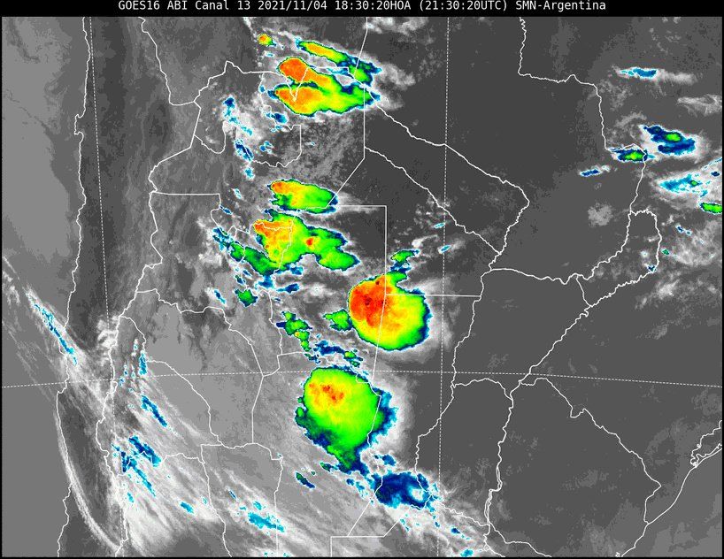 En la imagen satelital se observa que una franja de tormentas ingresa desde el noroeste a sudeste, y afectará en las próximas horas a todo el centro y norte de la provincia.