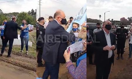 perotti escucho el reclamo de los docentes que lo increparon en san javier perotti escucho el reclamo de los docentes que lo increparon en san javier