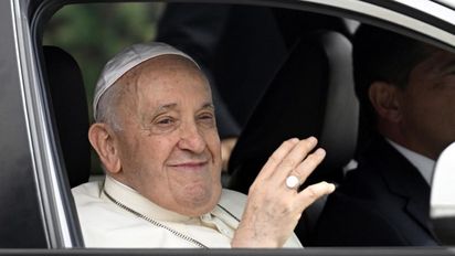 El Vaticano informó que el papa Francisco continúa en observación tras una noche tranquila