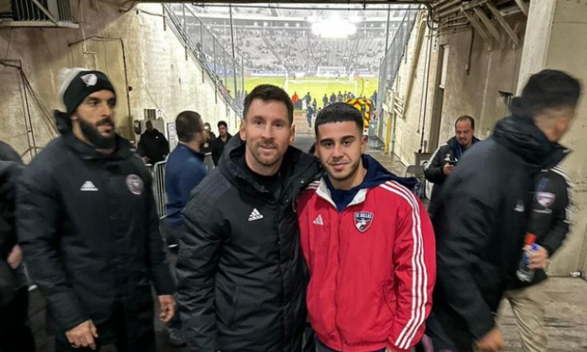 La foto de Lionel Messi junto a Enes Sali. La foto de Lionel Messi junto a Enes Sali.