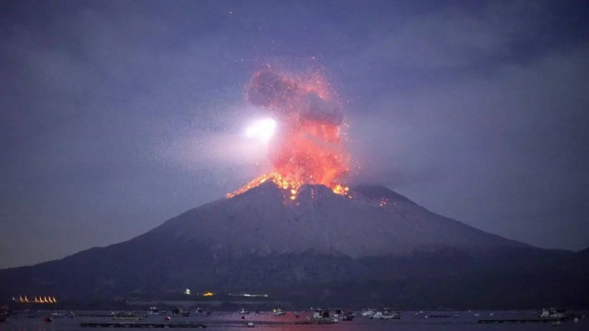 Imagen de la potente erupción que comenzó en Japón. Hay alerta máxima.&nbsp;