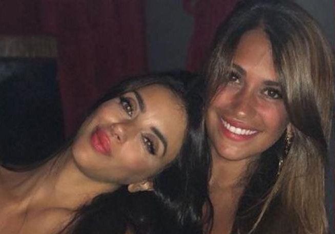 Antonella Roccuzzo y una amiga se exhiben en Ibiza