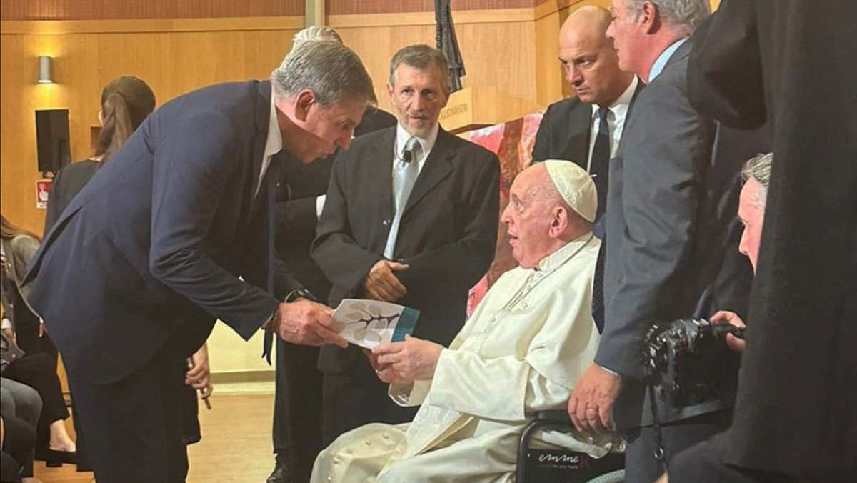 Emilio Jatón junto al Papa Francisco este jueves en el Vaticano.