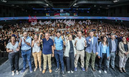 El acto multitudinario contó con la participación de más de tres mil personas, según dijeron desde Provincias Unidas. El acto multitudinario contó con la participación de más de tres mil personas, según dijeron desde Provincias Unidas.