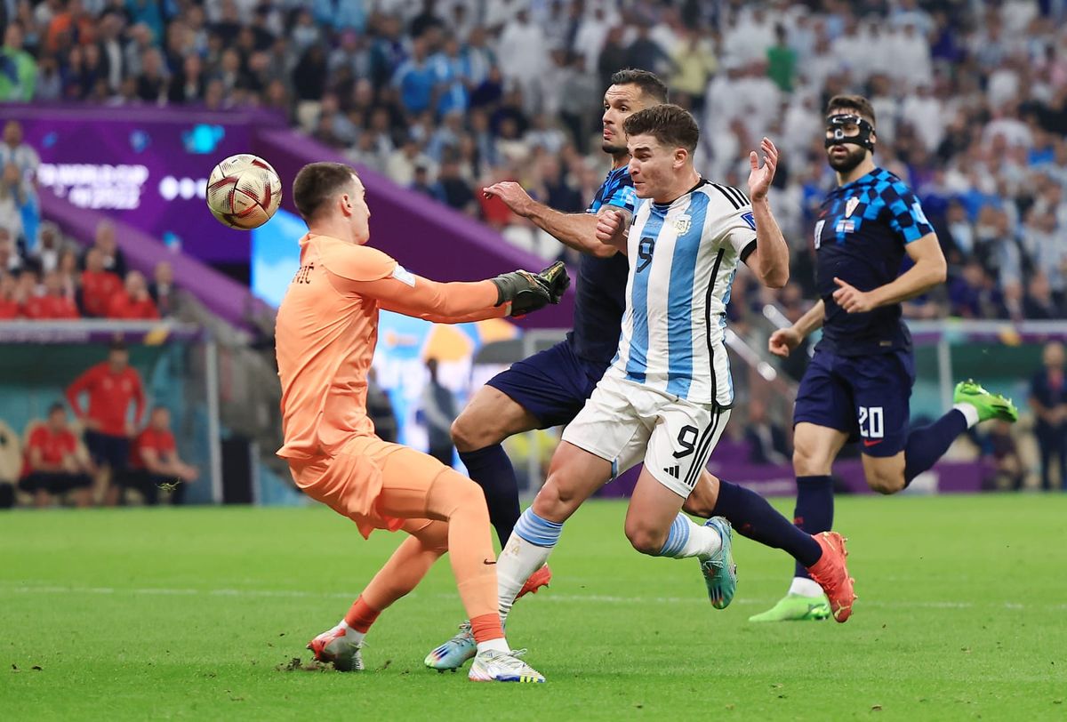 Julián “La Araña” Álvarez amplió el marcador a los 38 del primer tiempo.