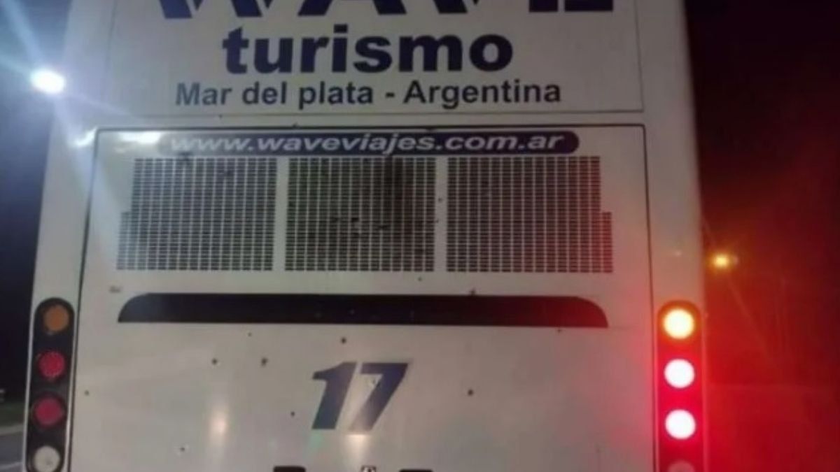 Dos micros de larga distancia fueron atacados a balazos sobre la Ruta 2&nbsp;