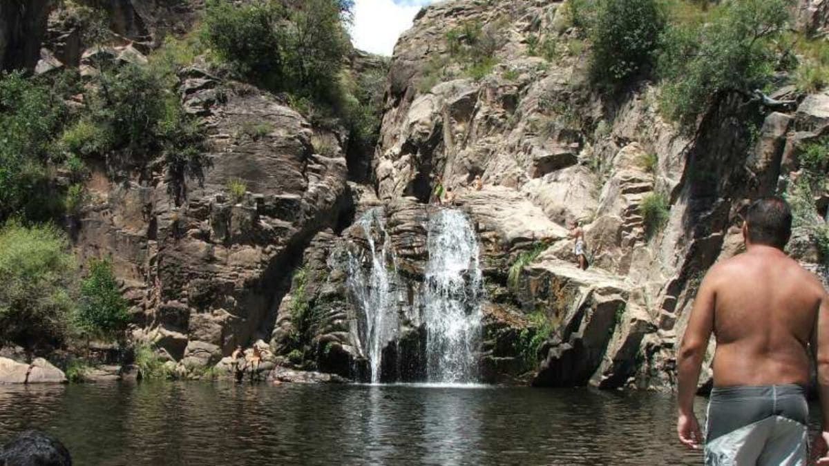 El Río Panaholma atraviesa la localidad de norte a sur y recibe las aguas del Arroyo Toro Muerto, formando ollas naturales y cascadas únicas. El Río Panaholma atraviesa la localidad de norte a sur y recibe las aguas del Arroyo Toro Muerto, formando ollas naturales y cascadas únicas.
