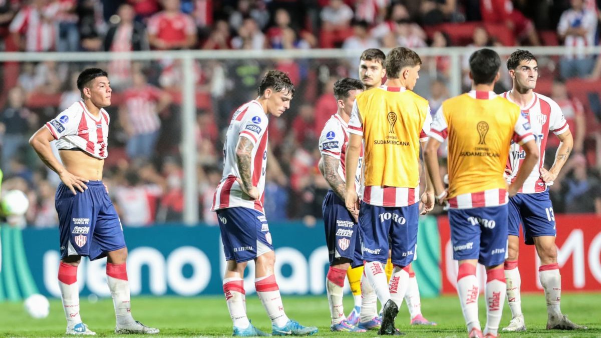 Unión perdió un partido increíble ante Palestino y quedó con un pie y medio afuera de la Copa Sudamericana.