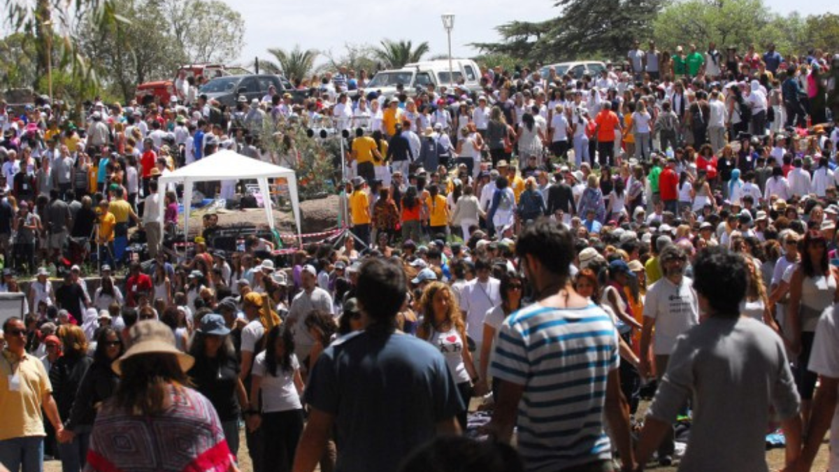 Miles de turistas espirituales llegan cada año a Capilla del Monte para el portal 11.11 (Foto Archivo 11-11-2011)