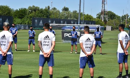 El equipo albiceleste, a las órdenes del entrenador Fernando Batista, se entrenó por espacio de casi dos horas y media El equipo albiceleste, a las órdenes del entrenador Fernando Batista, se entrenó por espacio de casi dos horas y media
