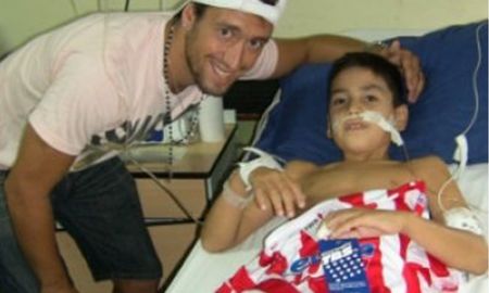 Poco después de que Luciano fue herido, el futbolista Brahian Aleman le regaló su camiseta cuando jugaba en Unión. Poco después de que Luciano fue herido, el futbolista Brahian Aleman le regaló su camiseta cuando jugaba en Unión.