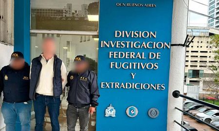 Detuvieron en Buenos Aires a un hombre noruego, sobre quien pesaba un pedido de captura internacional por formar parte de una organización criminal. Detuvieron en Buenos Aires a un hombre noruego, sobre quien pesaba un pedido de captura internacional por formar parte de una organización criminal.