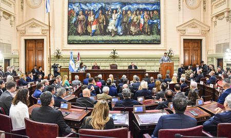 La Legislatura tendrá un arduo debate sobre la necesidad de reformar la Constitución de Santa Fe. La Legislatura tendrá un arduo debate sobre la necesidad de reformar la Constitución de Santa Fe.
