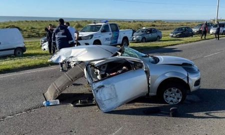El fuerte impacto en la Ruta 11 provocó la muerte de un niño de dos años. El fuerte impacto en la Ruta 11 provocó la muerte de un niño de dos años.