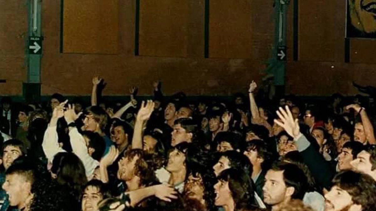 Las grabaciones en consola de los shows fueron difundidas por la propia banda. Se trata de un disco que provocó un quiebre dentro del rock nacional y en la historia de Los Redondos.