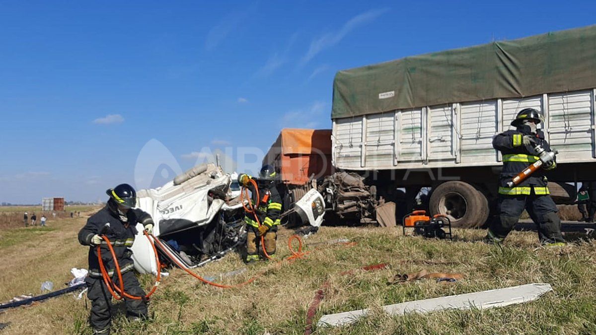 Bomberos Zapadores trabajaron en el triple accidente de camiones de la ruta nacional 34.&nbsp;