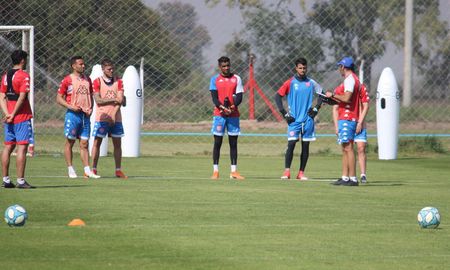 Unión jugará un amistoso ante Newells en Rosario este fin de semana y luego recibirá a Rosario Central en el 15 de Abril. Unión jugará un amistoso ante Newells en Rosario este fin de semana y luego recibirá a Rosario Central en el 15 de Abril.