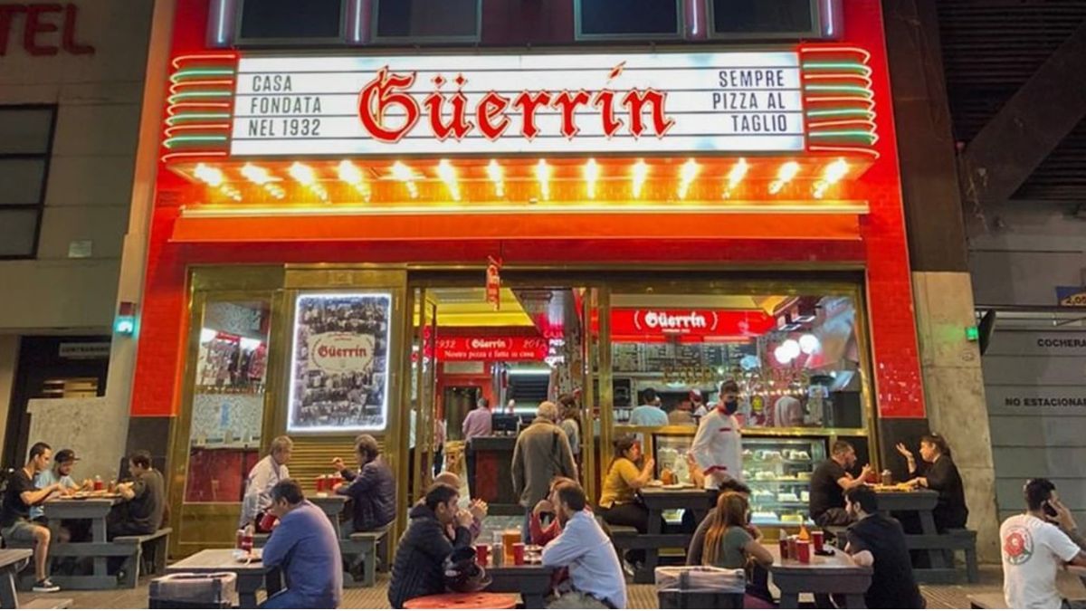 Güerrín es una pizzería emblemática de Buenos Aires. Güerrín es una pizzería emblemática de Buenos Aires.