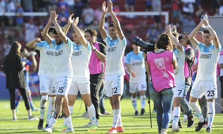 Racing se impuso a Tigre por 3-2 en suplementario, tras ir en desventaja por 2-0 y empatar 2-2 en los 90 minutos, y logró el pase a la final del Trofeo de Campeones. Racing se impuso a Tigre por 3-2 en suplementario, tras ir en desventaja por 2-0 y empatar 2-2 en los 90 minutos, y logró el pase a la final del Trofeo de Campeones.