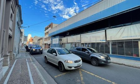 Falsa amenaza de bomba en el microcentro de Santa Fe frente al Ministerio Público de la Acusación. Falsa amenaza de bomba en el microcentro de Santa Fe frente al Ministerio Público de la Acusación.