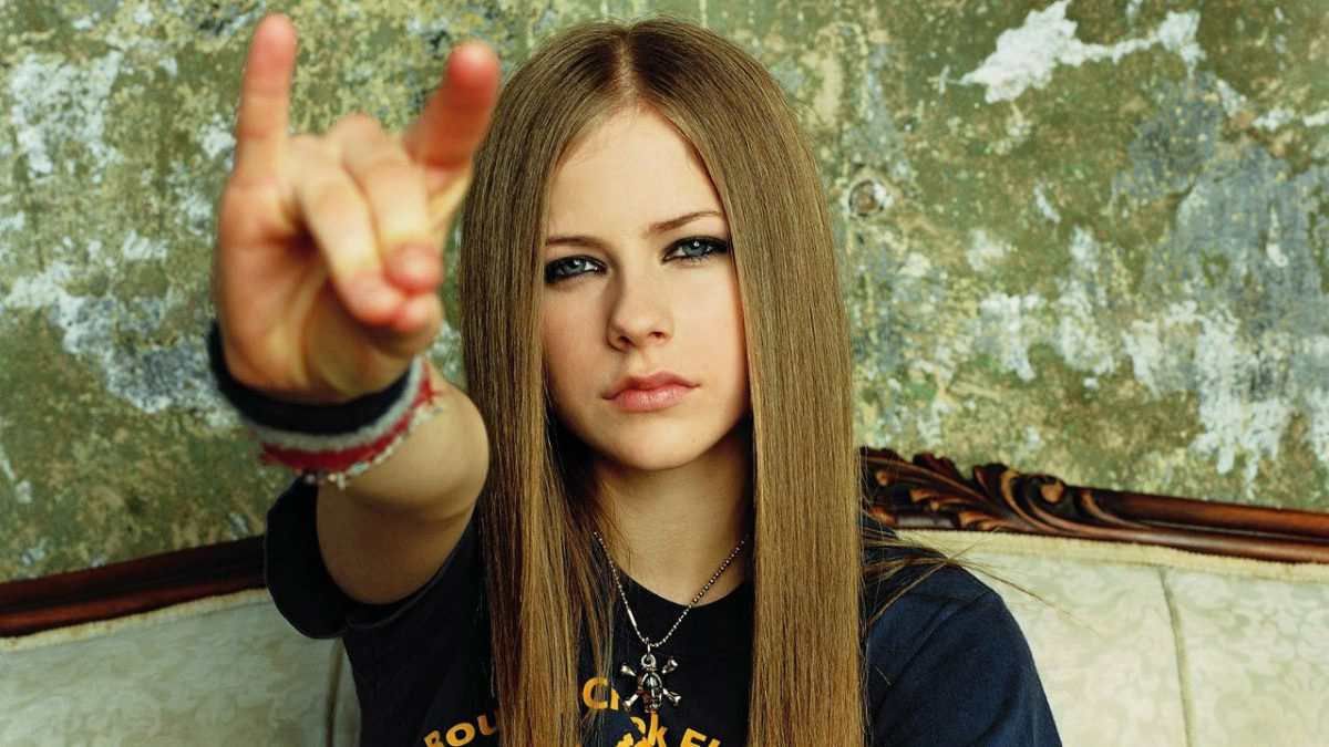 Aseguran que Avril Lavigne fue reemplazada por una doble.&nbsp;