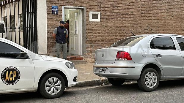 Personal de la Agencia de Control Policial del Ministerio de Seguridad de la provincia de Santa Fe intervino este miércoles por la tarde la Agencia de Investigación Criminal.