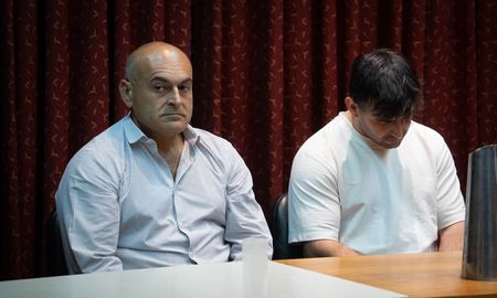 Walter Sola (izquierda) es juzgado junto a su hijo Nicolás. Walter Sola (izquierda) es juzgado junto a su hijo Nicolás.