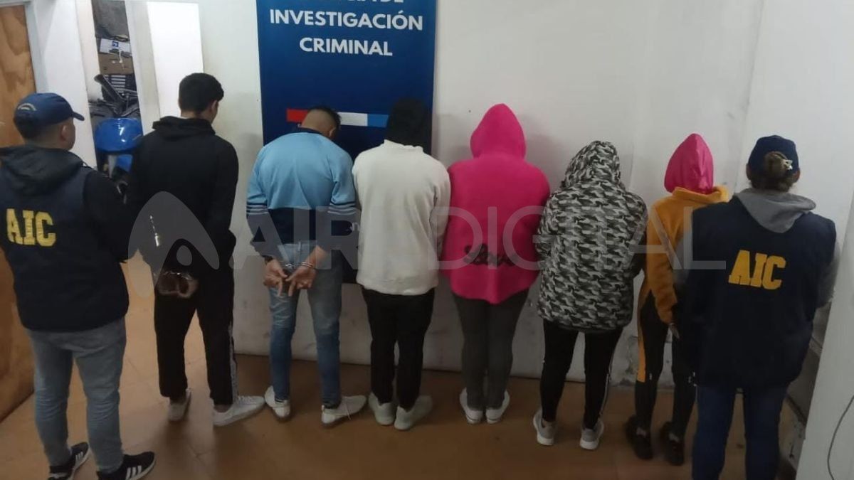 Detuvieron a seis personas en tres allanamientos realizados en el barrio Las Delicias de Santa Fe.