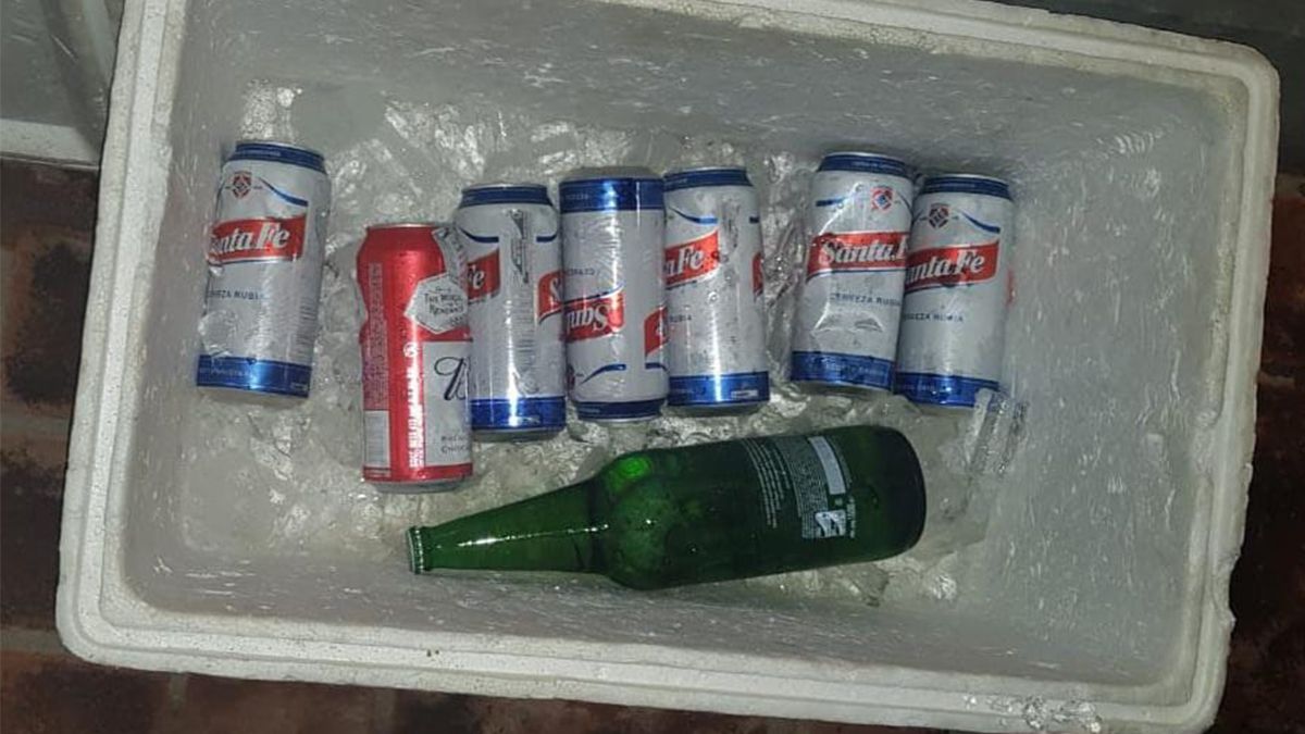 Parte de las bebidas que secuestró el personal policial.