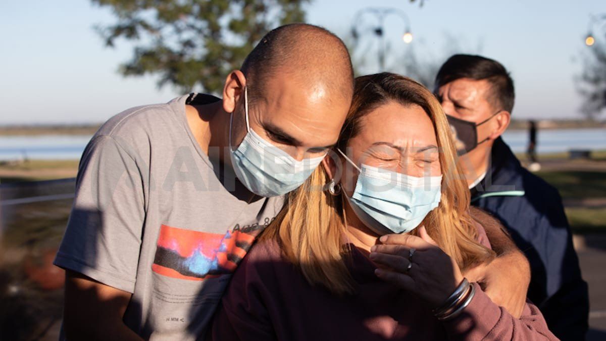 Los padres de Francisco Sueldo se emocionaron en medio de la conmemoración a su hijo.