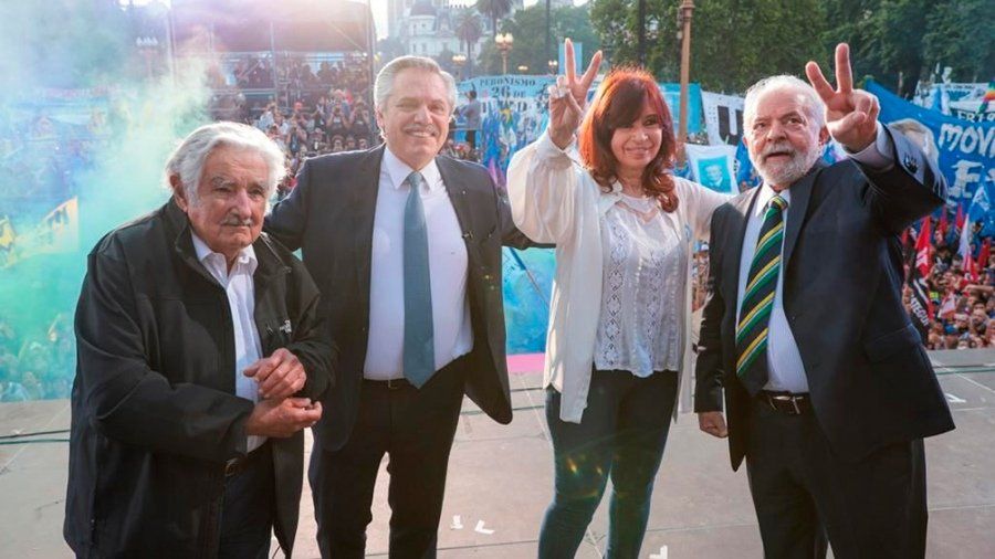 Pepe Mujica y Lula da Silva fueron los invitados principales al acto por el Día de la Democracia. 