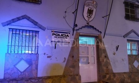 Este miércoles las puertas del Comando Radioléctrico de Santo Tomé debieron cerrar por un caso sospechoso de coronavirus. Este miércoles las puertas del Comando Radioléctrico de Santo Tomé debieron cerrar por un caso sospechoso de coronavirus.