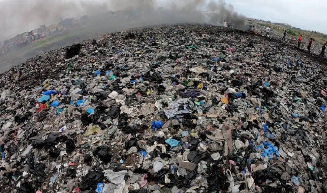 350 millones de dólares en Bitcoins: un hombre lleva años buscando un disco duro en la basura