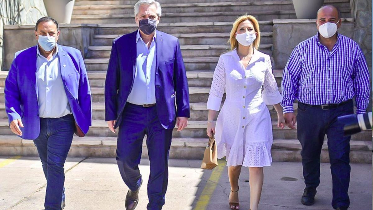 Alberto Fernández permaneció el resto del fin de semana junto a la primera dama, Fabiola Yañez, en la provincia de La Rioja, en cuya capital este sábado encabezó un encuentro de trabajo de gobernadores de todo el país.